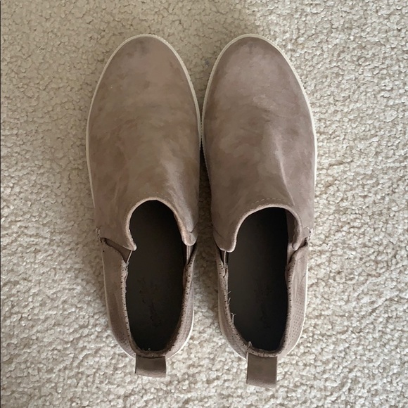 Universal Thread Sneakers - Picture 2 of 4